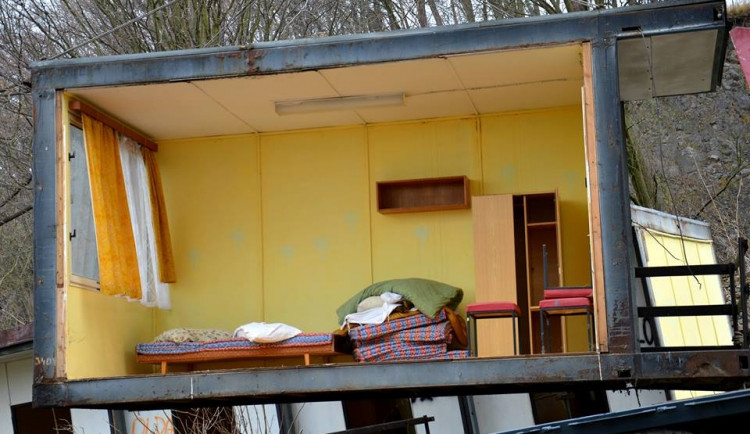 První zájemci si odvezli stavební buňky z Frýdlantu