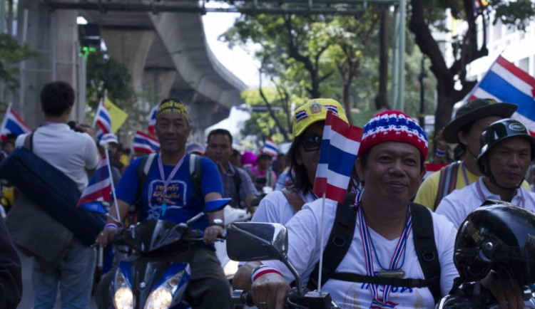 Thajci protestují proti současné vládě