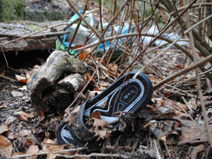 Staré pantofle už nepotžebuji, proč bych je ale házel i s odpadky do popelnice, že?