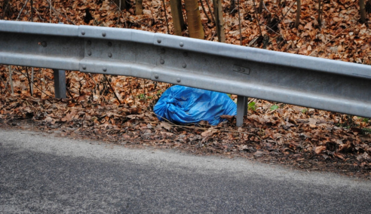 Otevřít dveře a šup s pytlem ven