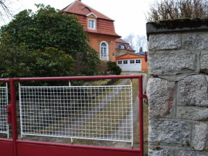 ...a vchod v současnosti