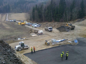 Oprava železniční trati u Křižan je v plném proudu