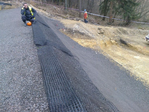 Oprava železniční trati u Křižan je v plném proudu