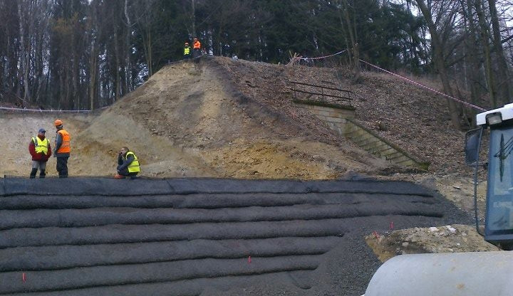 Oprava železniční trati u Křižan je v plném proudu