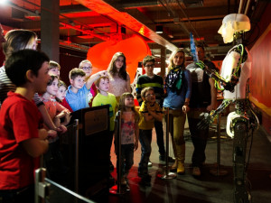 V iQLANDII si popovídáte i s humanoidním robotem