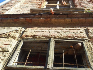 Na Papíráku připravují demolici vybydleného domu