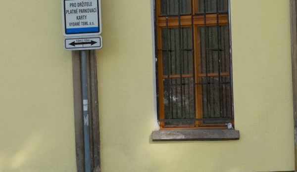 Fotografie jsou těsně u země.