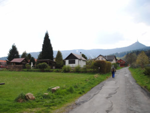 2. Zahrádky v Hanychově stojí na dálničním tělesu