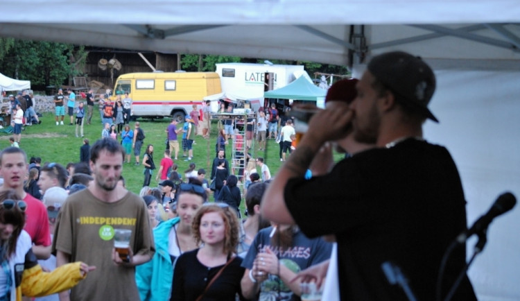 Beazet Kritiks z Jablonce na malém pódiu