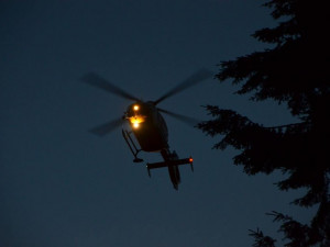Zkouška nočního provozu Letecké záchranné služby na heliportu