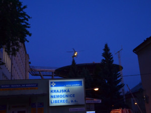 Zkouška nočního provozu Letecké záchranné služby na heliportu