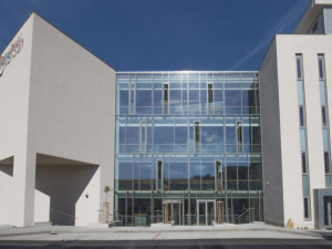 Membránové inovační centrum, Stráž p. R. Celkové náklady: 152 mil. Kč bez DPH. Jedná se o šestipodlažní objekt, jehož podzemní a poslední (páté) podlaží nezaujímají celou půdorysnou plochu. Objekt je složen ze tří traktů, celkově řešených jako monoblok – 