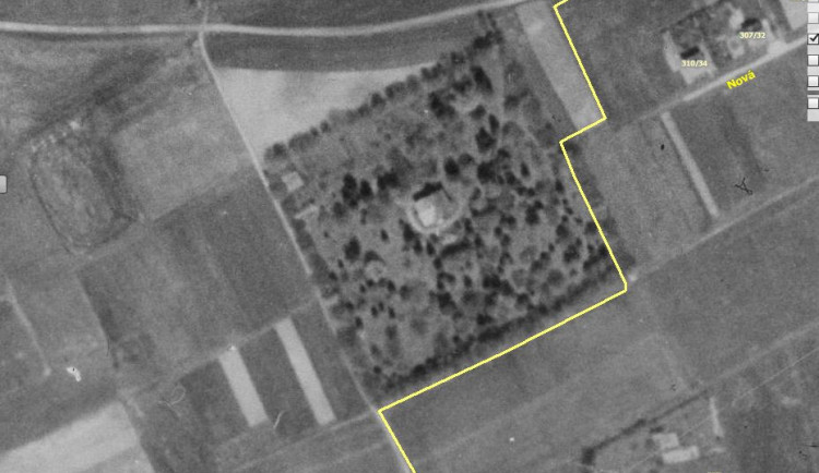 Letecký pohled z padesátých let. Zde je vidět rozlehlost zahrady. Foto: Pavel Klouček