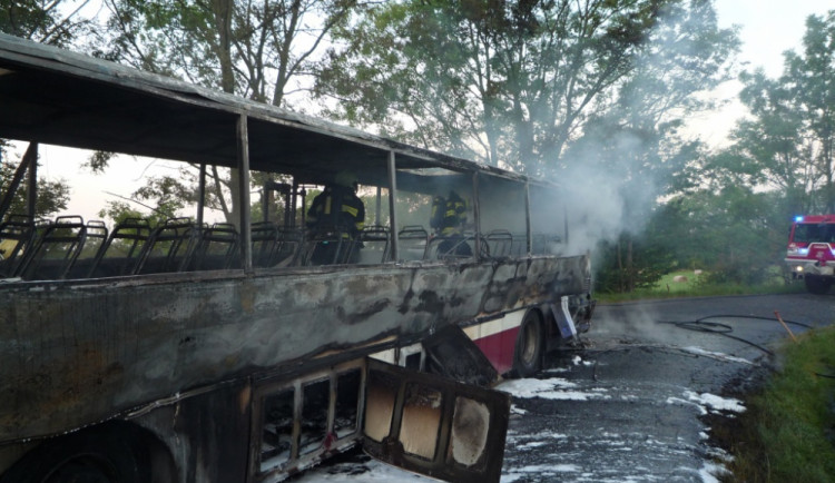 Požár autobusu. Foto: HZS LK