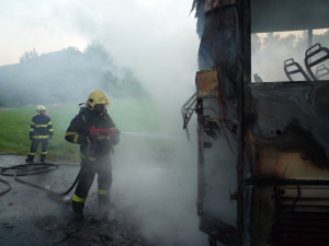 Požár autobusu. Foto: HZS LK