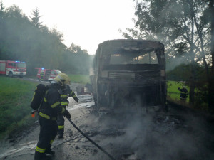 Požár autobusu. Foto: HZS LK