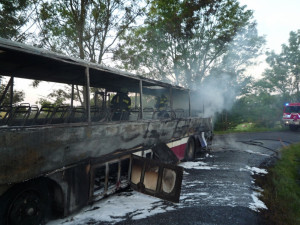 Požár autobusu. Foto: HZS LK