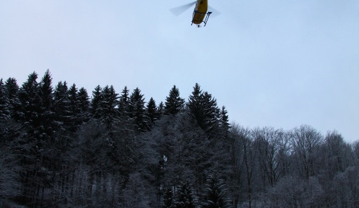 Na Semilsku narazil vlak do kamení, devět zraněných