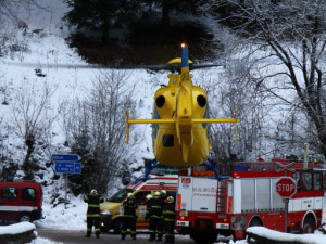 Na Semilsku narazil vlak do kamení, devět zraněných