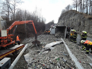 Nehoda kamionu v Dolánkách. Foto: HZS LK