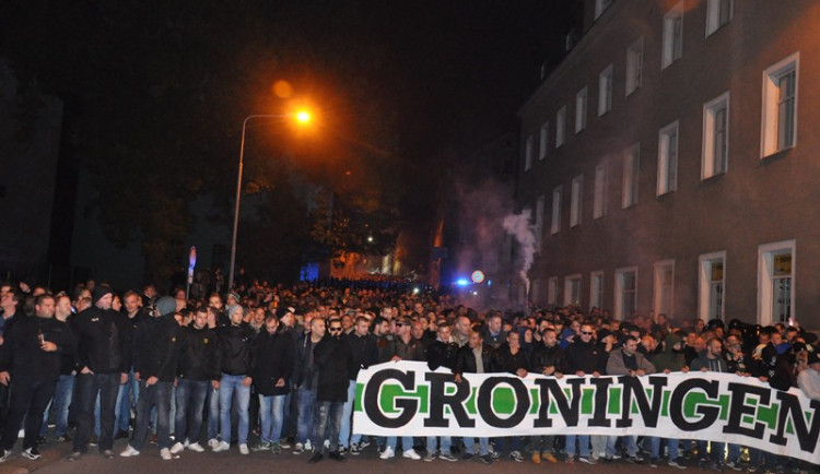 Libercem prošel pochod fanoušků Groningenu, policie musela zasahovat