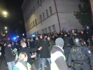 Libercem prošel pochod fanoušků Groningenu, policie musela zasahovat