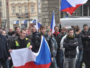 Demonstrace "Za naši kulturu a bezpečnou zem" před libereckou radnicí