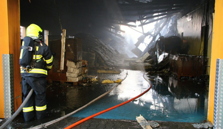 Požár v továrně Agba