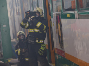 Cvičný požár ve vozovně dopravního podniku v Liberci
