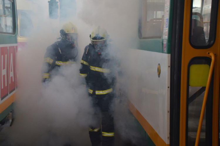 Cvičný požár ve vozovně dopravního podniku v Liberci
