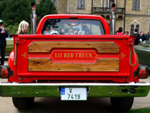 Setkání amerických automobilových veteránů na Sychrově