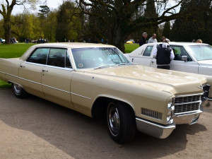 Setkání amerických automobilových veteránů na Sychrově