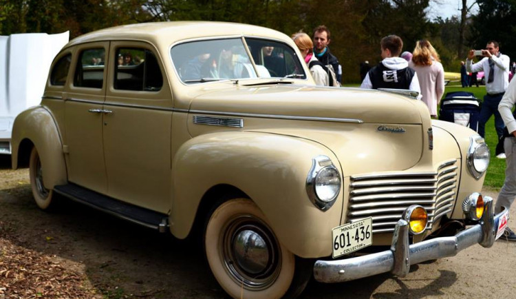 Setkání amerických automobilových veteránů na Sychrově