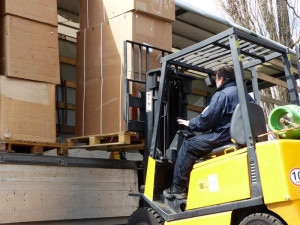 Liberečtí celníci zadrželi dva běloruské kamiony napěchované desítkami tun nezdaněného tabáku