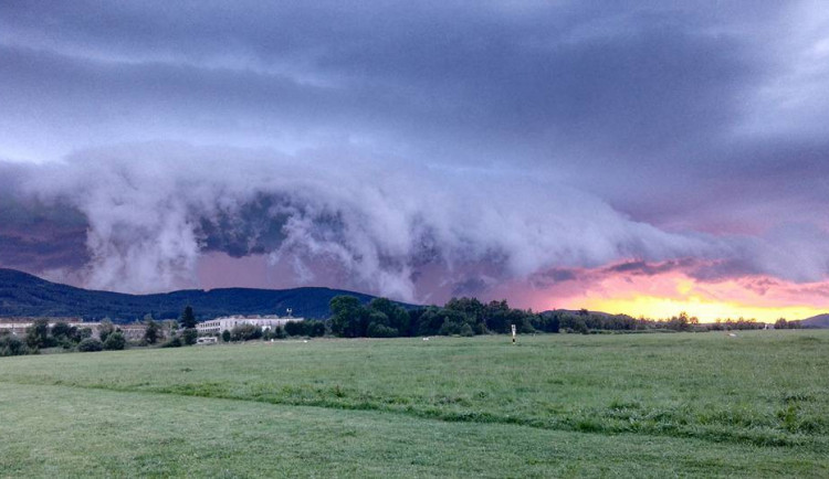 Nedělní obloha nad Libercem