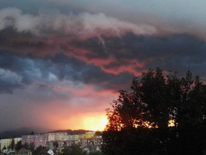 Nedělní obloha nad Libercem