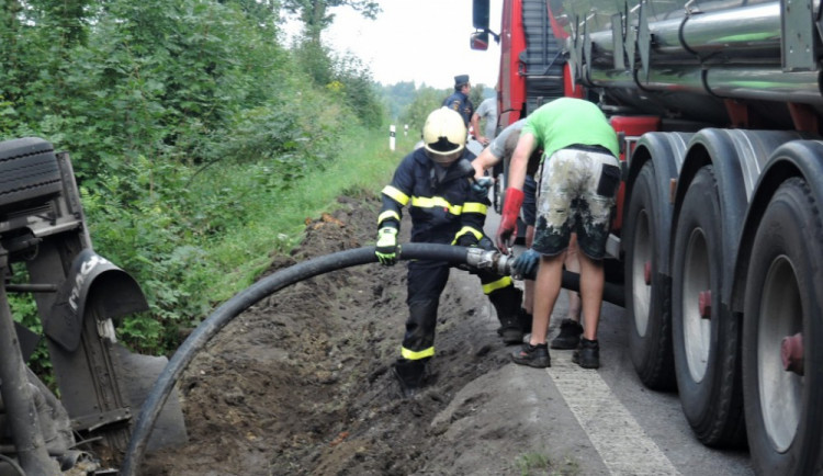Silnici na Frýdlantsku už neblokuje převrácený kamion