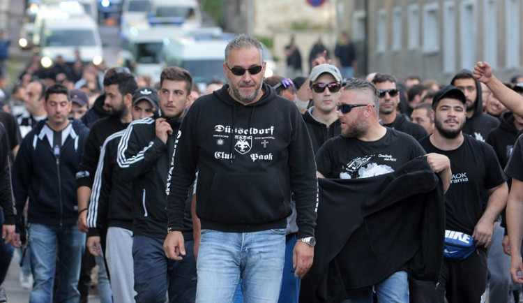 Libercem prošlo pět stovek řeckých fanoušků