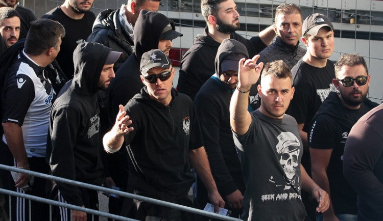 Libercem prošlo pět stovek řeckých fanoušků