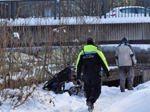 Liberecká Drbna rozvezla lidem bez domova teplou polévku a oblečení od vás