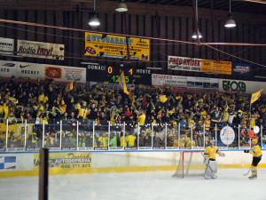 Do Jablonce přijely na hokej stovky fanoušků Vsetínu