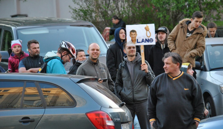 Demonstrace před Imperialem a jednání zástupců koalice s prezidentem