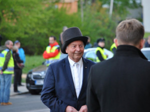 Demonstrace před Imperialem a jednání zástupců koalice s prezidentem