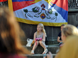 Lidé se sešli protestovat proti prezidentu Zemanovi a Andreji Babišovi
