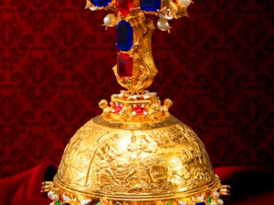 České korunovační klenoty na zámku Hrubá Skála