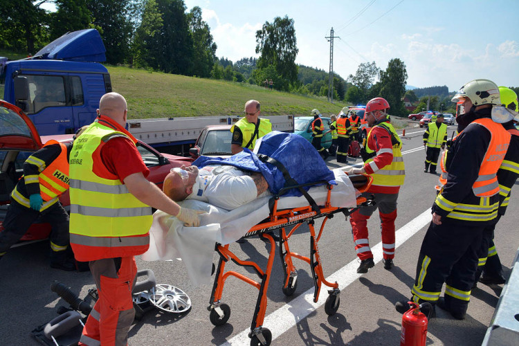 Hromadná nehoda na nové silnici do Jablonce - cvičení IZS