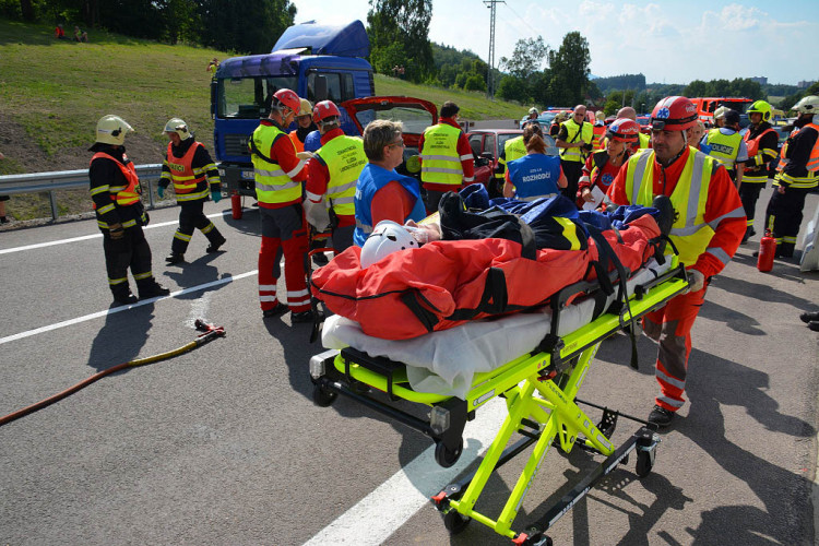 Hromadná nehoda na nové silnici do Jablonce - cvičení IZS