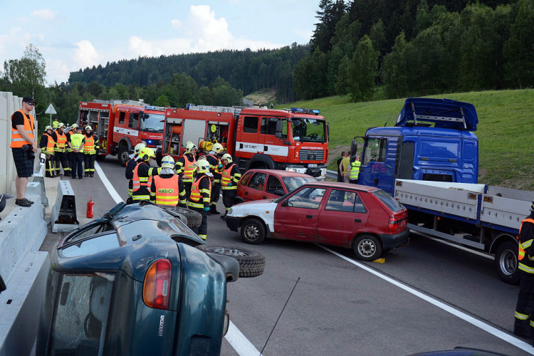 Hromadná nehoda na nové silnici do Jablonce - cvičení IZS