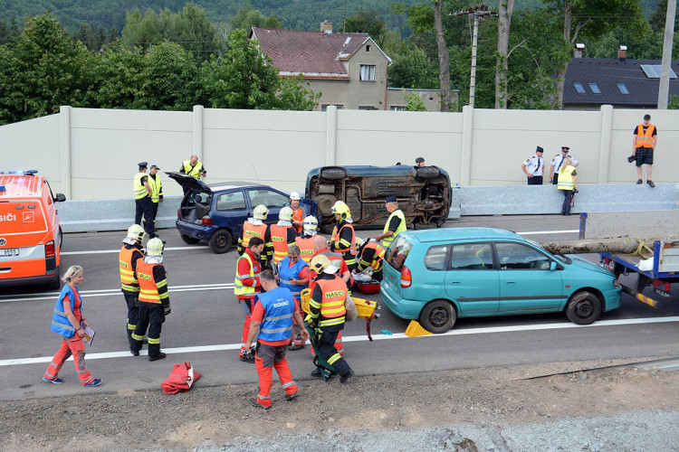 Hromadná nehoda na nové silnici do Jablonce - cvičení IZS