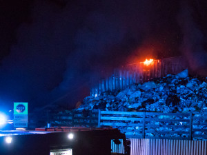 Požár skládky na Proseči